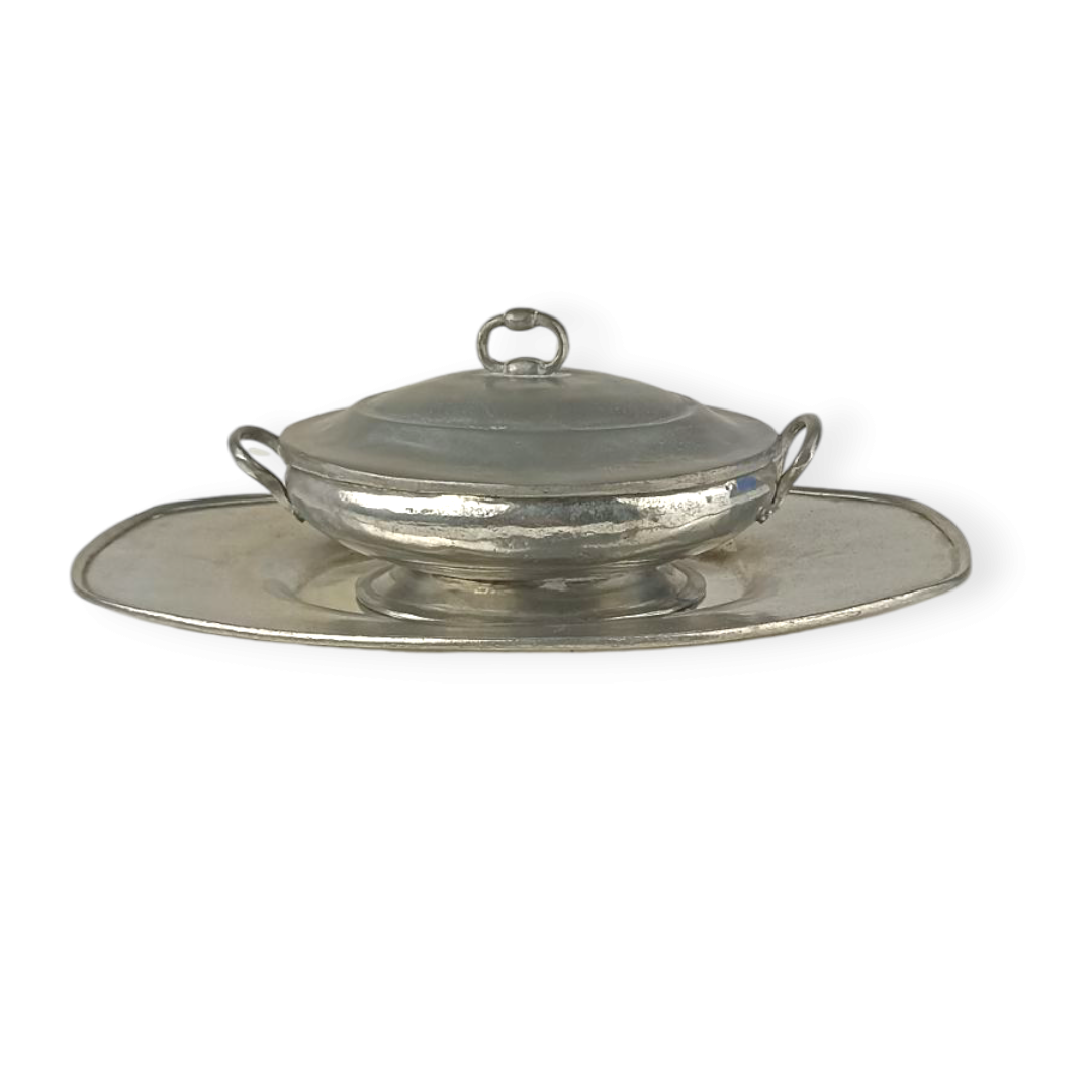 Salsera antigua con tapa de peltre
