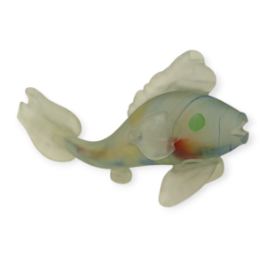 Figura pez de cristal opalescente de colores